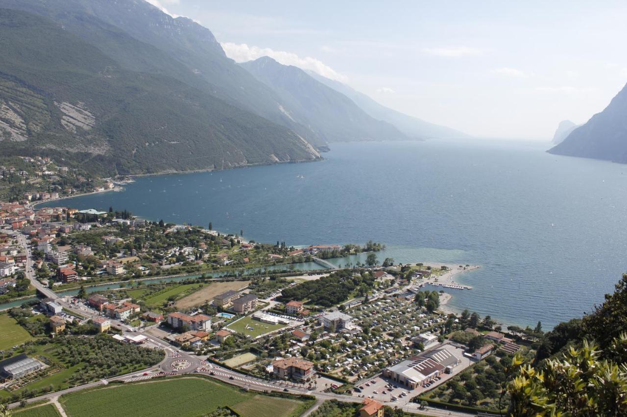 Hotel Angelini Torbole Sul Garda ภายนอก รูปภาพ
