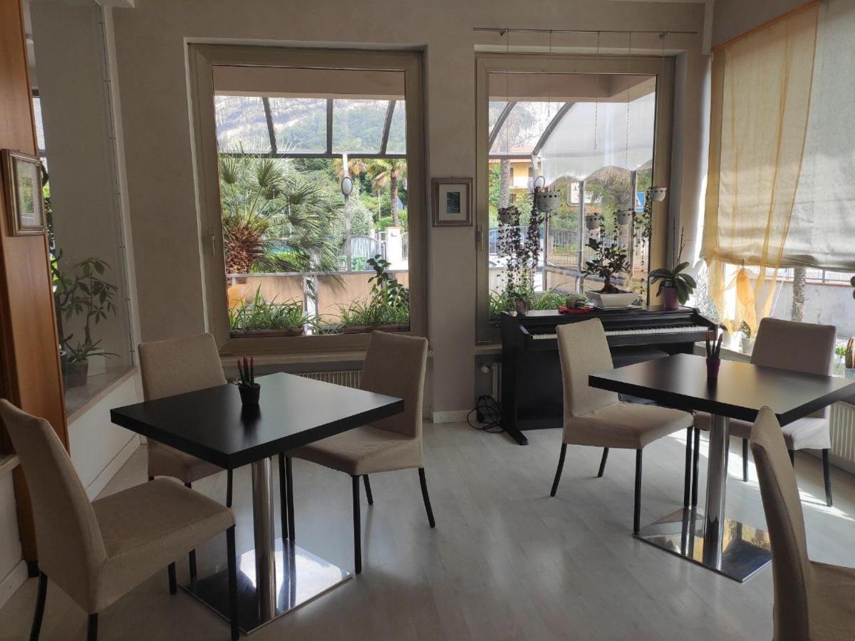 Hotel Angelini Torbole Sul Garda ภายนอก รูปภาพ