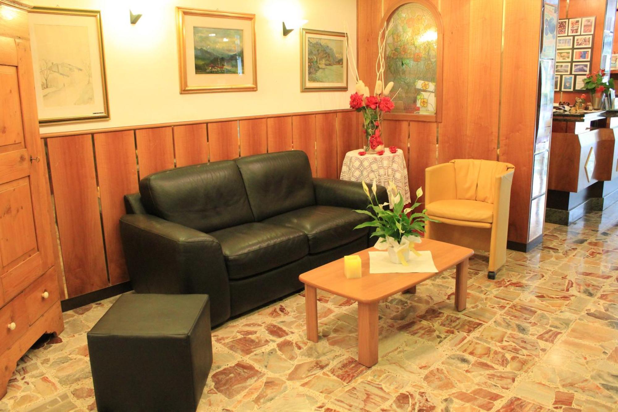 Hotel Angelini Torbole Sul Garda ภายนอก รูปภาพ