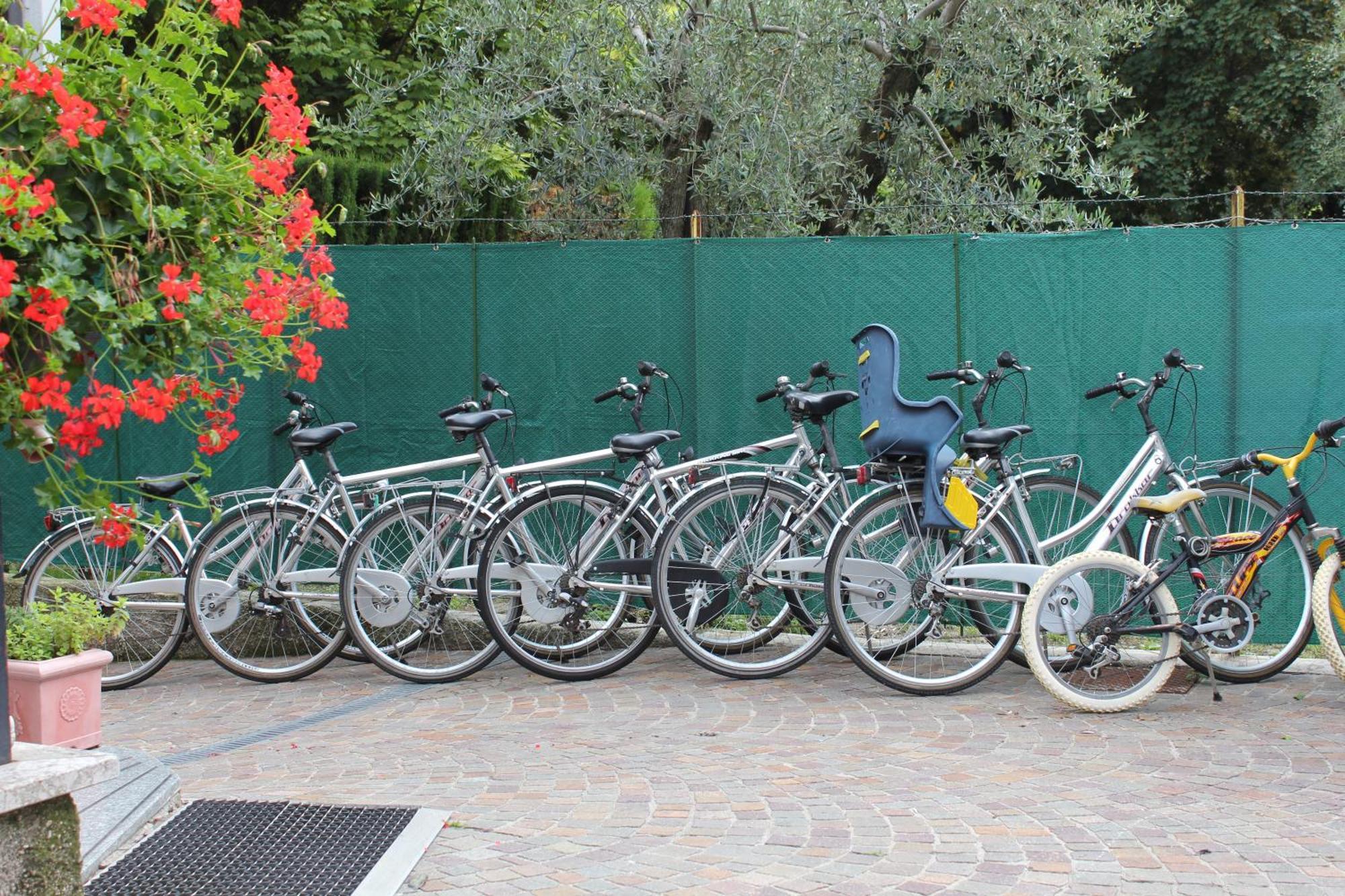 Hotel Angelini Torbole Sul Garda ภายนอก รูปภาพ
