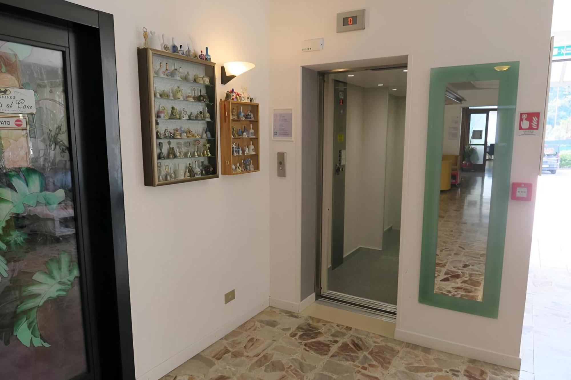 Hotel Angelini Torbole Sul Garda ภายนอก รูปภาพ