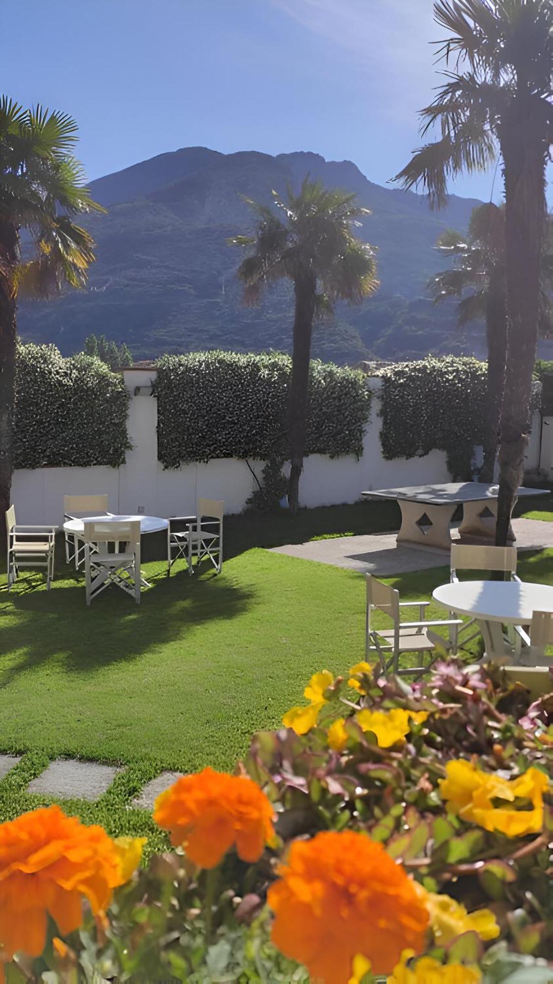 Hotel Angelini Torbole Sul Garda ภายนอก รูปภาพ