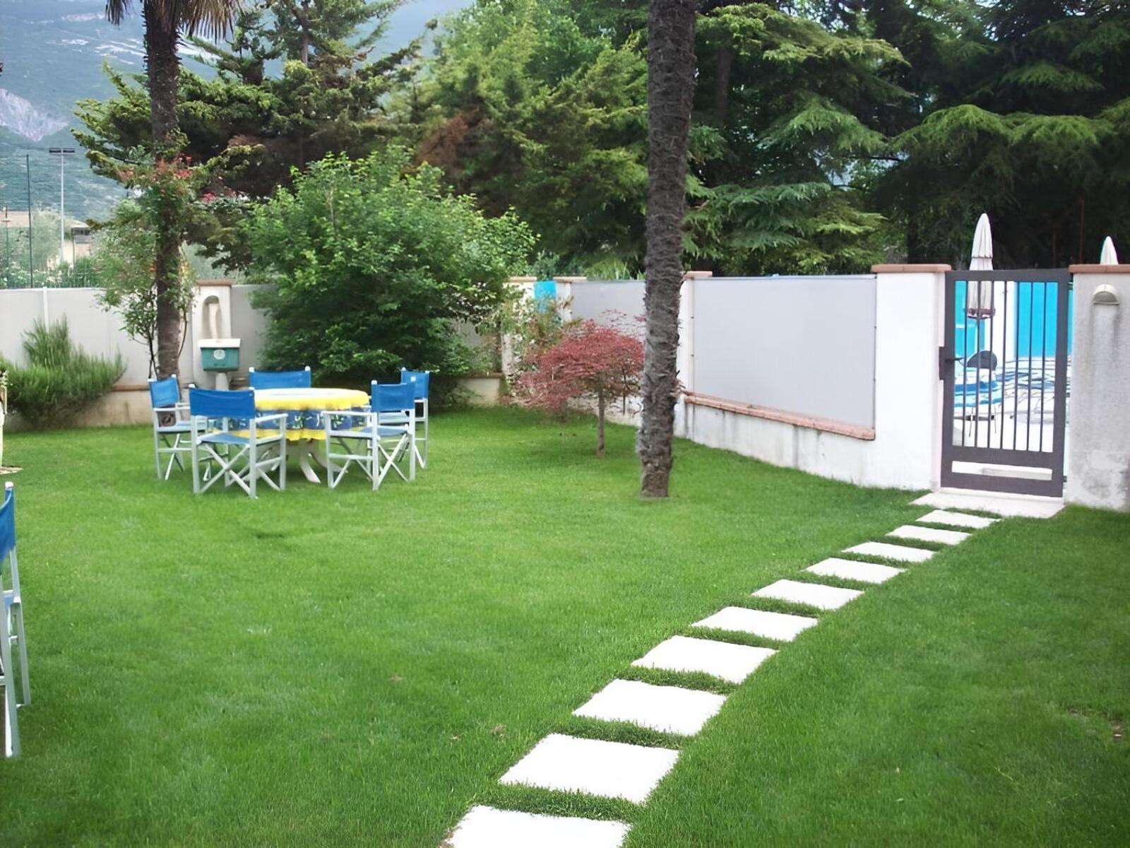 Hotel Angelini Torbole Sul Garda ภายนอก รูปภาพ