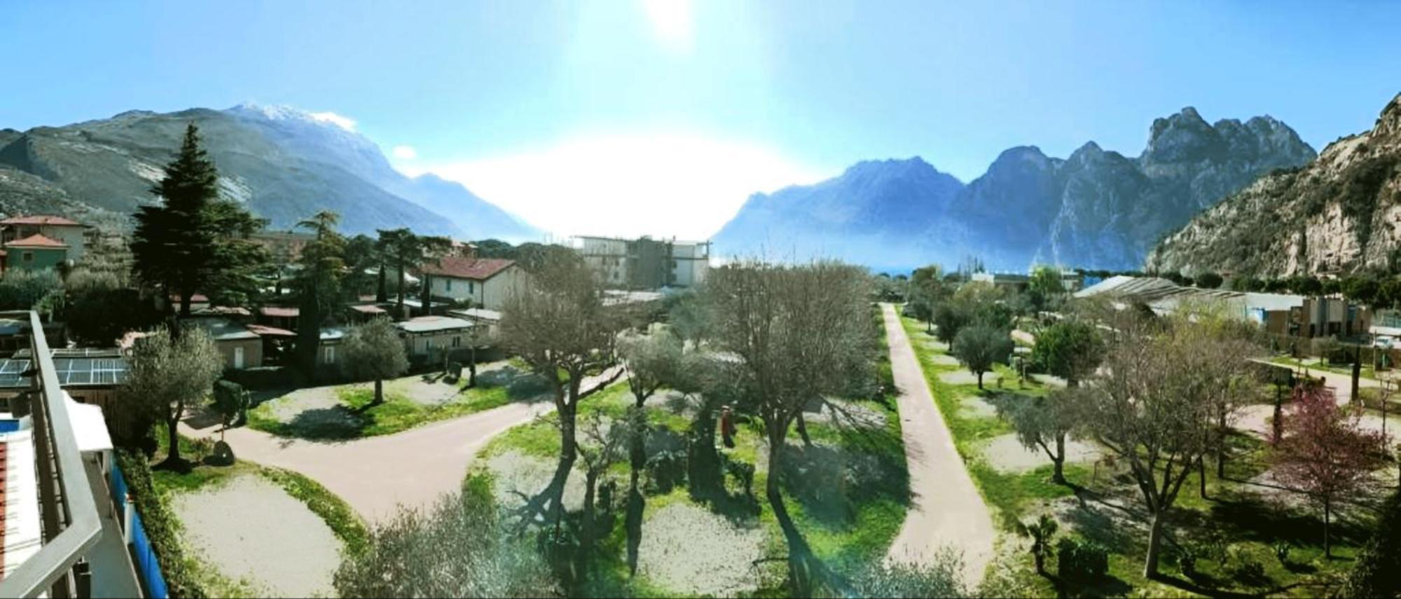 Hotel Angelini Torbole Sul Garda ภายนอก รูปภาพ
