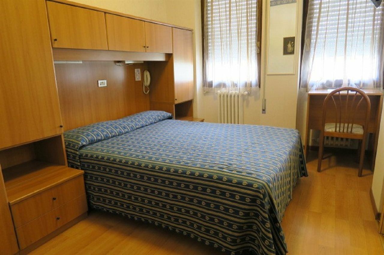 Hotel Angelini Torbole Sul Garda ภายนอก รูปภาพ