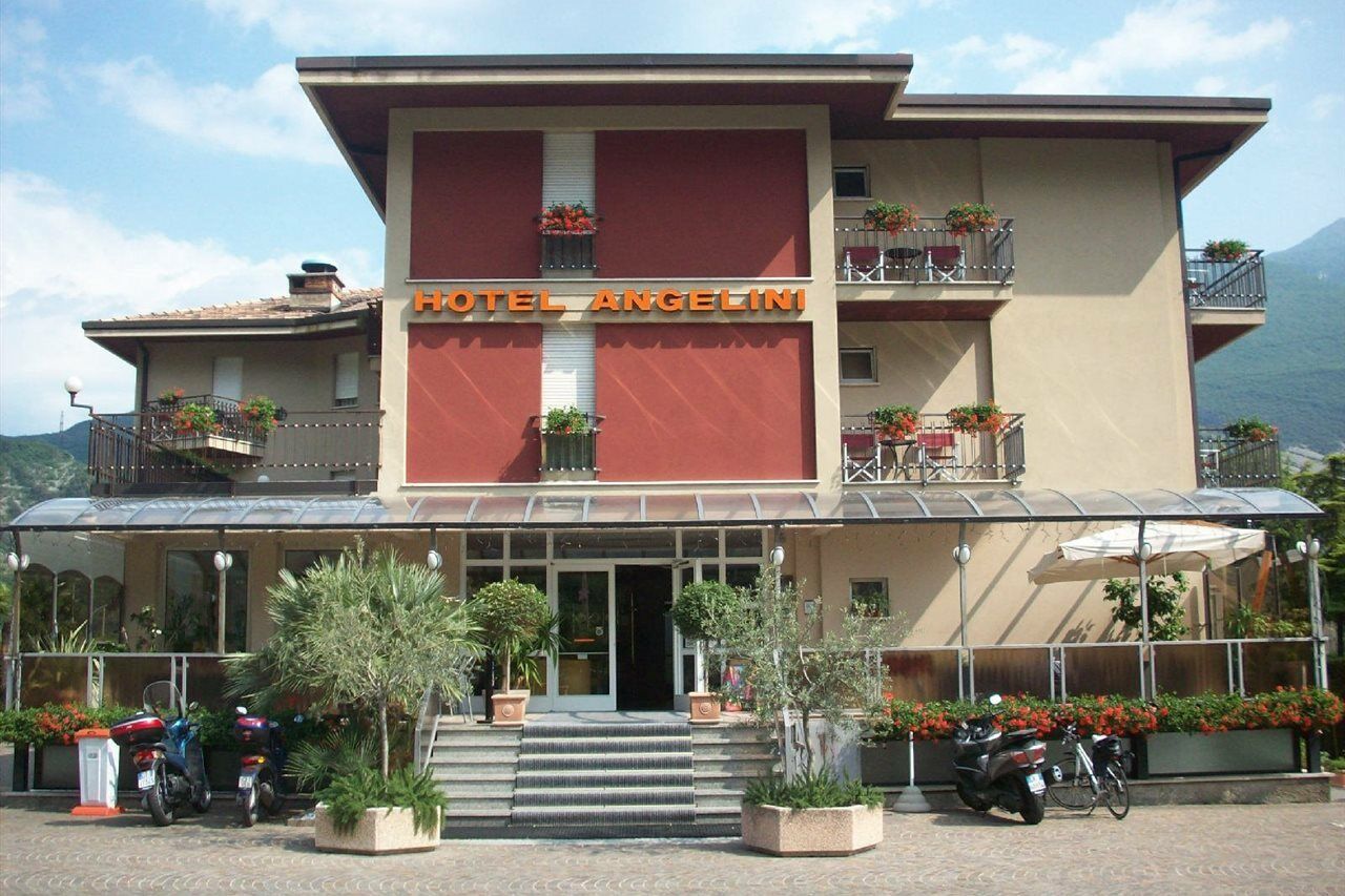 Hotel Angelini Torbole Sul Garda ภายนอก รูปภาพ